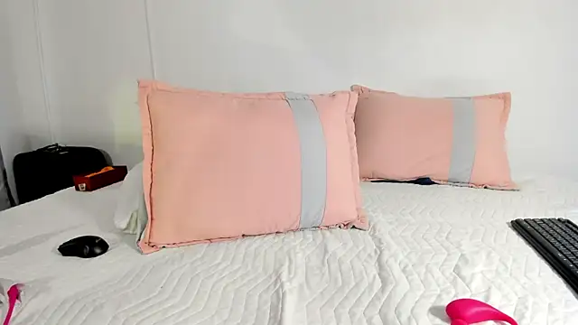 Maia W10 online show from 02/10/25, 03:53