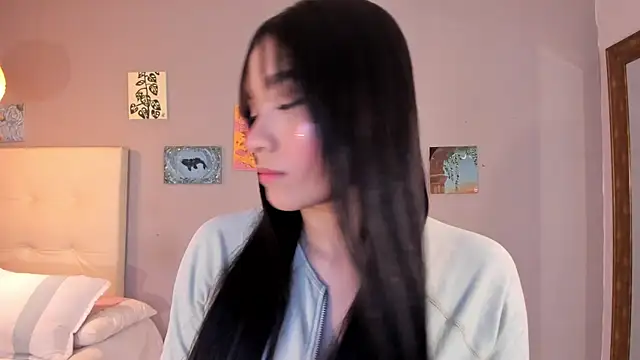 Maia W10 online show from 04/23/26, 11:53