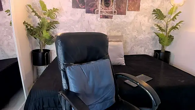 Regan   online show from 10/02/25, 07:37