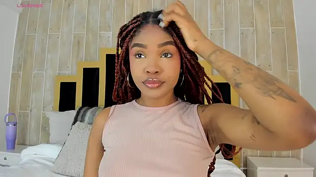 Snapshot of AriaFoster chatting on 10/28/25, 12:14 AriaFoster online show from 10/28/25, 12:14