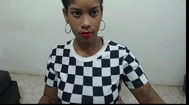 Snapshot of CanellaHill chatting on 12/10/24, 04:56 CanellaHill online show from 12/10/24, 04:56