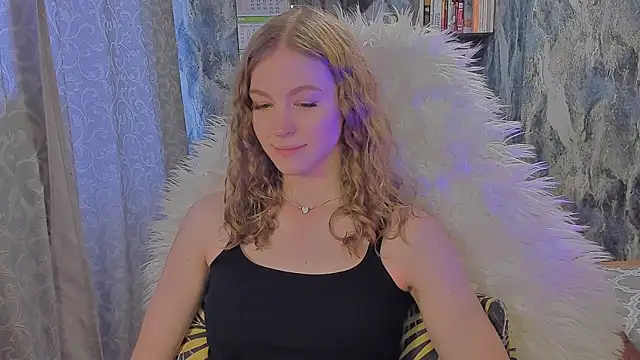 Snapshot of JuxxxsyBunx chatting on 10/13/25, 05:18 JuxxxsyBunx online show from 10/13/25, 05:18