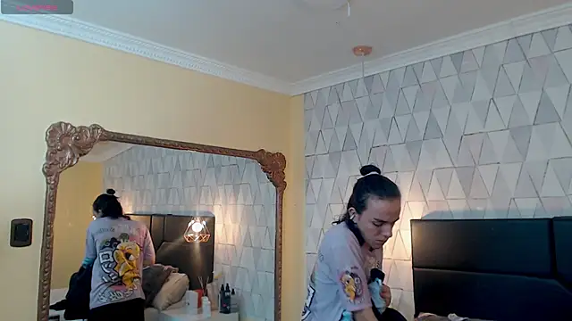 Snapshot of JustinePerry chatting on 02/21/25, 03:56 JustinePerry online show from 02/21/25, 03:56