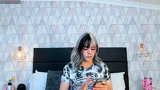 JustinePerry online show from 11/26/25, 03:40