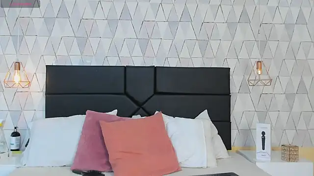 JustinePerry online show from 12/23/25, 03:26