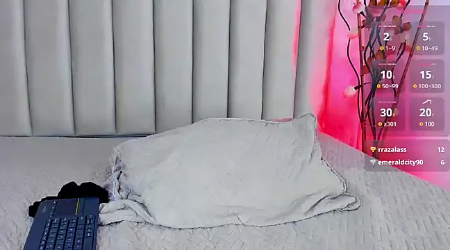 Snapshot of franchescamm chatting on 02/13/25, 11:04 franchescamm online show from 02/13/25, 11:04