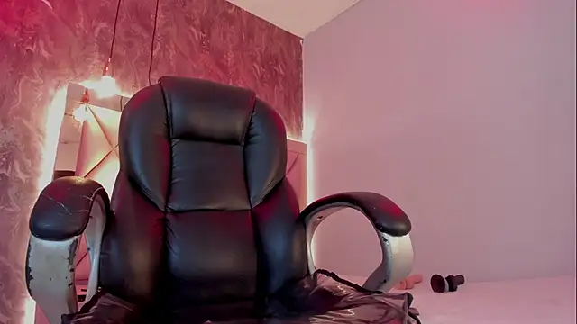Snapshot of megan_100 chatting on 05/13/26, 06:38 megan 100 online show from 05/13/26, 06:38
