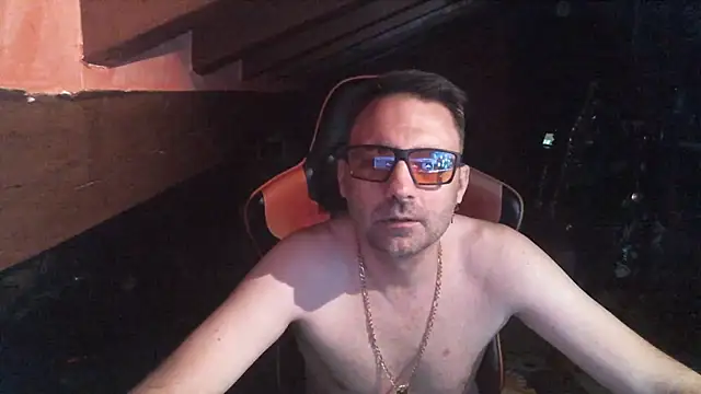 Snapshot of 6996horus chatting on 12/19/25, 01:23 6996horus online show from 12/19/25, 01:23