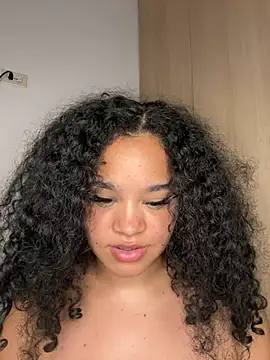 Lucy wilson5 online show from 12/17/24, 06:56