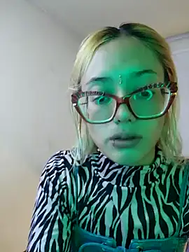 Snapshot of 911Calling chatting on 12/21/24, 12:20 911Calling online show from 12/21/24, 12:20