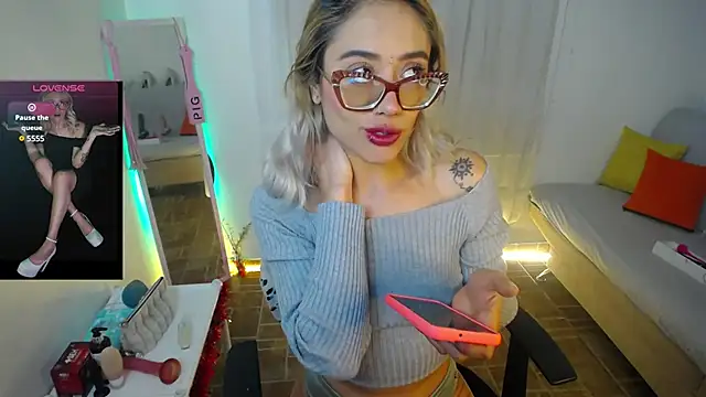 Snapshot of 911Calling chatting on 01/29/25, 02:40 911Calling online show from 01/29/25, 02:40