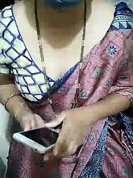 Snapshot of aliseanu chatting on 02/06/25, 01:38 aliseanu online show from 02/06/25, 01:38