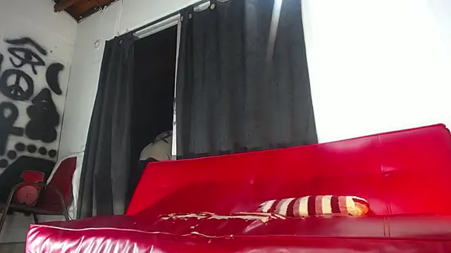 Snapshot of Dexter-T chatting on 12/11/24, 08:15 Dexter-T online show from 12/11/24, 08:15