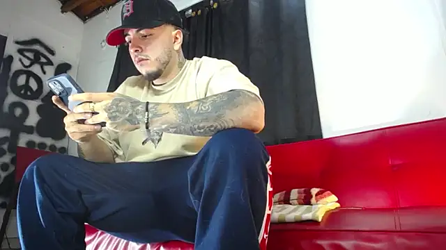 Snapshot of Dexter-T chatting on 01/26/25, 03:06 Dexter-T online show from 01/26/25, 03:06