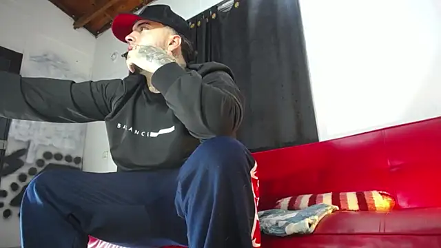 Snapshot of Dexter-T chatting on 02/13/25, 04:22 Dexter-T online show from 02/13/25, 04:22