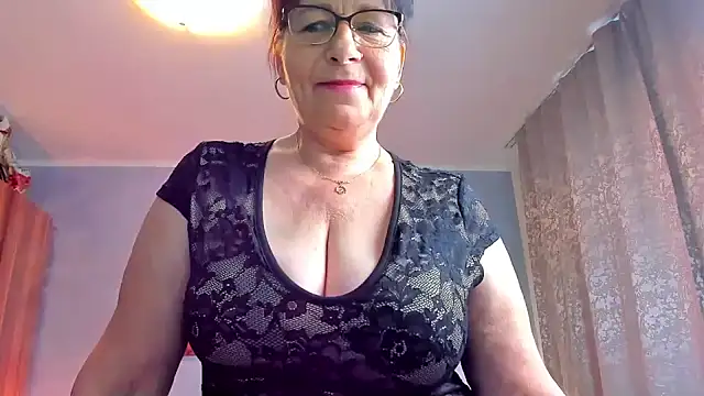 Snapshot of sweetangell69_ chatting on 07/26/26, 03:25 sweetangell69 online show from 07/26/26, 03:25