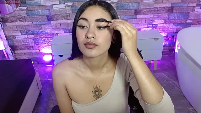 Moonshine tay online show from 10/10/25, 07:35