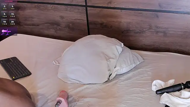 sashamonroe   online show from 02/17/26, 10:45