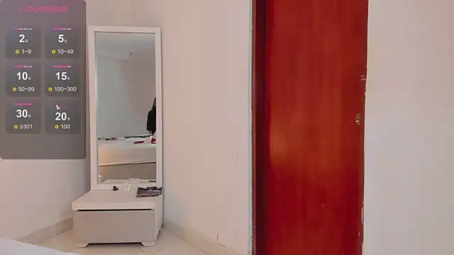 Snapshot of Alhana_pulido chatting on 12/10/24, 01:54 Alhana pulido online show from 12/10/24, 01:54