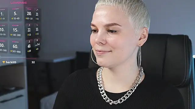 LikaBerry1 online show from 02/17/25, 08:58