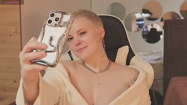 LikaBerry1 online show from 12/21/25, 12:01