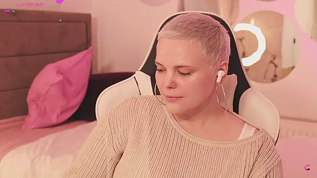 LikaBerry1 online show from 02/11/26, 02:44