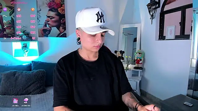 ZuryRamirez  online show from 12/05/25, 06:48