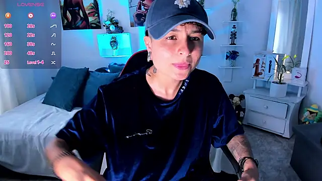 ZuryRamirez  online show from 12/20/25, 07:10