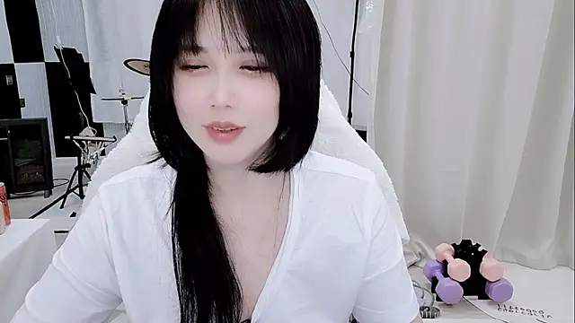 Snapshot of Vaness-a chatting on 05/15/26, 12:45 Vaness-a online show from 05/15/26, 12:45