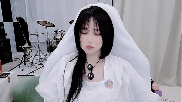 Snapshot of Vaness-a chatting on 05/16/26, 12:15 Vaness-a online show from 05/16/26, 12:15