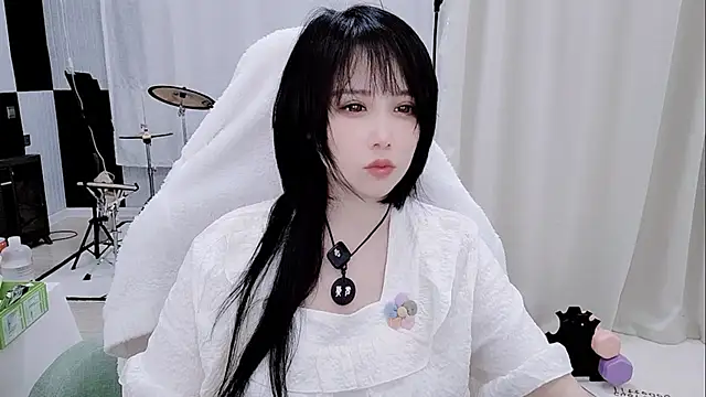 Snapshot of Vaness-a chatting on 05/18/26, 01:13 Vaness-a online show from 05/18/26, 01:13