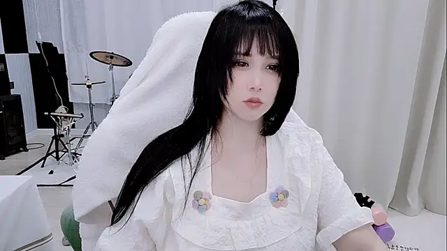 Snapshot of Vaness-a chatting on 05/19/26, 02:51 Vaness-a online show from 05/19/26, 02:51