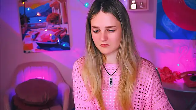 Snapshot of DeboraLarson chatting on 12/13/24, 03:49 DeboraLarson online show from 12/13/24, 03:49