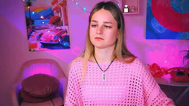 Snapshot of DeboraLarson chatting on 12/13/24, 06:53 DeboraLarson online show from 12/13/24, 06:53