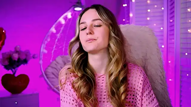 Snapshot of DeboraLarson chatting on 02/25/25, 04:21 DeboraLarson online show from 02/25/25, 04:21