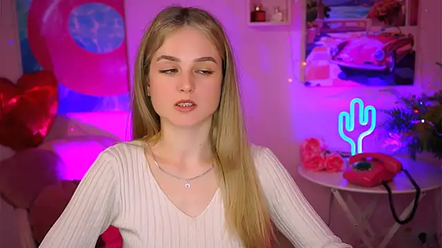 Snapshot of DeboraLarson chatting on 03/10/25, 06:49 DeboraLarson online show from 03/10/25, 06:49