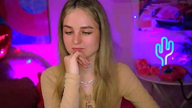 Snapshot of DeboraLarson chatting on 03/11/25, 10:18 DeboraLarson online show from 03/11/25, 10:18