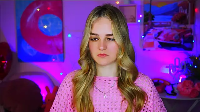 Snapshot of DeboraLarson chatting on 03/18/25, 03:53 DeboraLarson online show from 03/18/25, 03:53