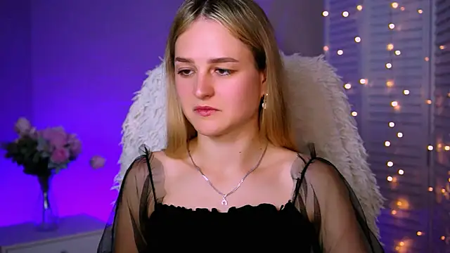 Snapshot of DeboraLarson chatting on 10/07/25, 05:59 DeboraLarson online show from 10/07/25, 05:59