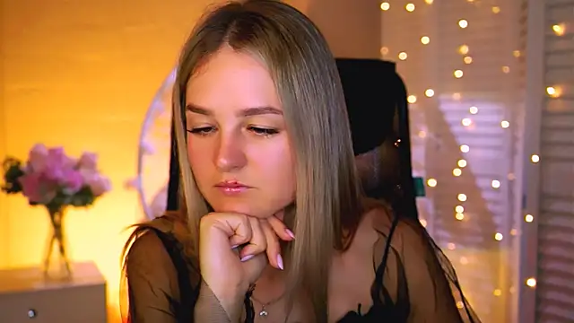 DeboraLarson online show from 11/12/25, 03:40