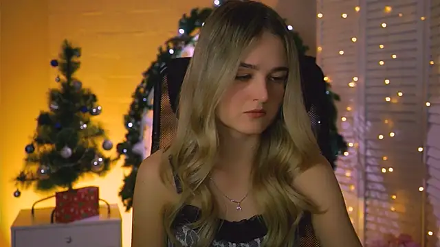 DeboraLarson online show from 12/20/25, 03:35