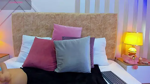 ashley  foxx  online show from 01/23/25, 05:21