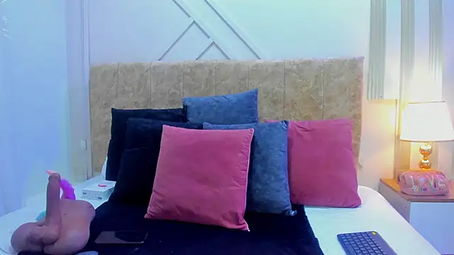 ashley  foxx  online show from 11/03/25, 02:40