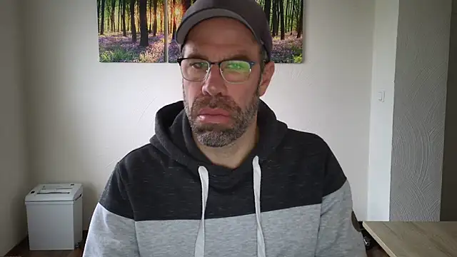 Snapshot of Harry_Boldt chatting on 10/20/25, 03:12 Harry Boldt online show from 10/20/25, 03:12