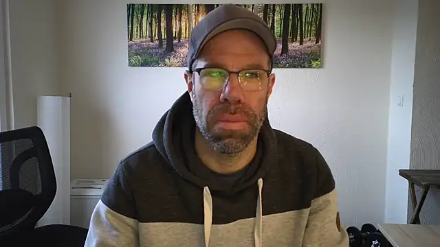 Snapshot of Harry_Boldt chatting on 11/19/25, 07:41 Harry Boldt online show from 11/19/25, 07:41