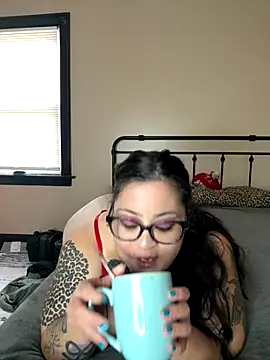 Snapshot of tillymarie34 chatting on 09/23/25, 03:48 tillymarie34 online show from 09/23/25, 03:48