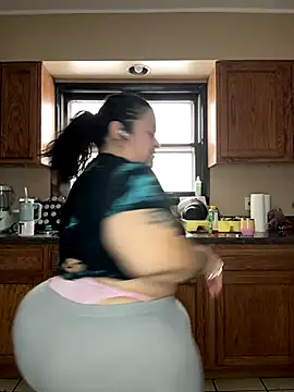 Snapshot of tillymarie34 chatting on 12/03/25, 05:11 tillymarie34 online show from 12/03/25, 05:11