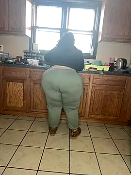 Snapshot of tillymarie34 chatting on 12/14/25, 09:41 tillymarie34 online show from 12/14/25, 09:41