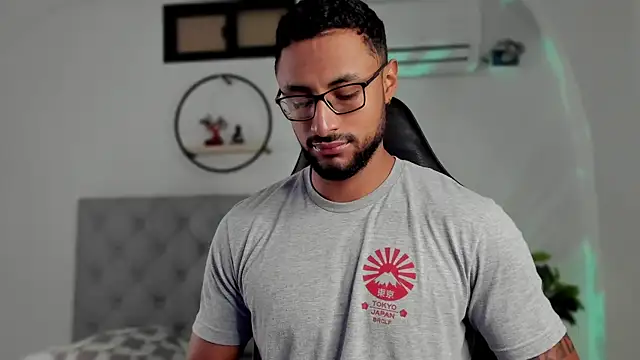 LiamGarcia1 online show from 12/30/24, 12:31