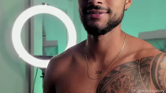 LiamGarcia1 online show from 01/05/25, 08:11